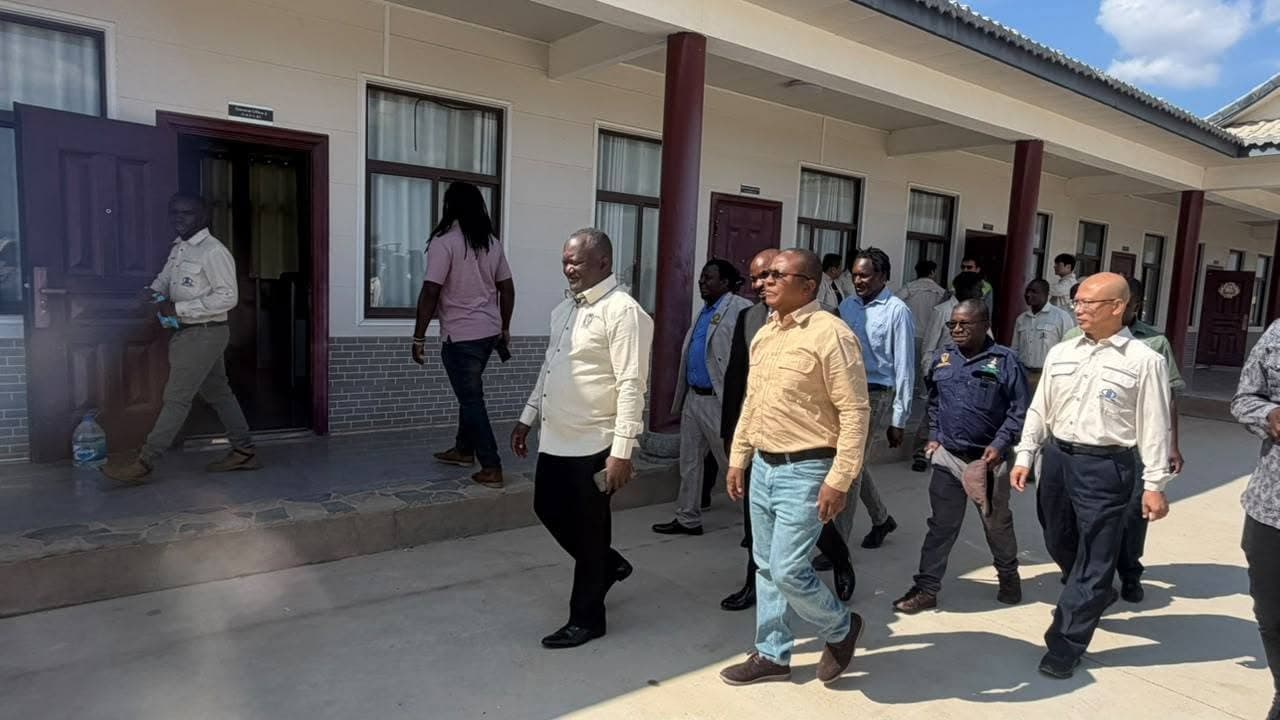 Site tour by Ministry officials